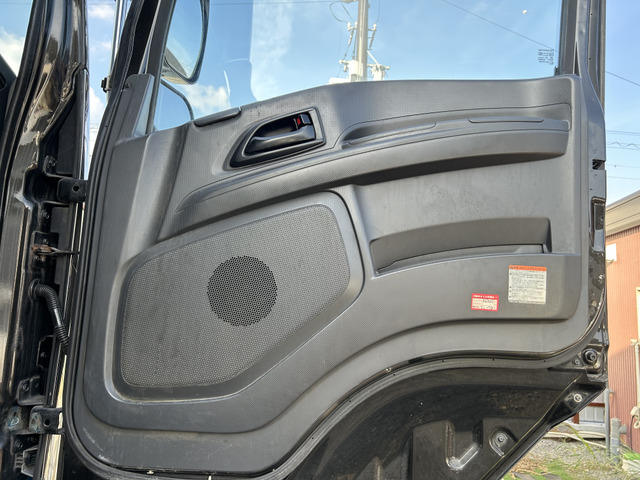 【第五輪荷重11.5t】いすゞギガ/メッキパーツ/ブラック|中古トラックの販売・買取・査定のアイナビ