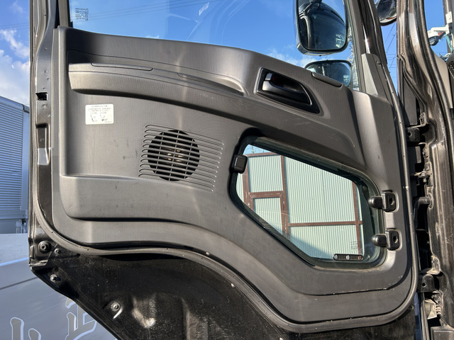 【第五輪荷重11.5t】いすゞギガ/メッキパーツ/ブラック|中古トラックの販売・買取・査定のアイナビ