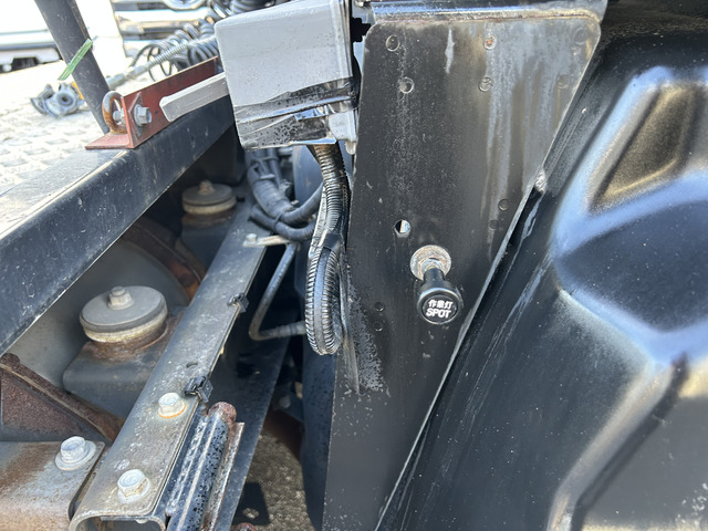 【第五輪荷重11.5t】いすゞギガ/メッキパーツ/ブラック|中古トラックの販売・買取・査定のアイナビ