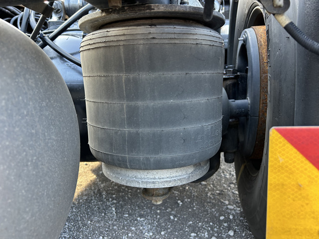 【第五輪荷重11.5t】いすゞギガ/メッキパーツ/ブラック|中古トラックの販売・買取・査定のアイナビ