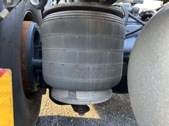 【第五輪荷重11.5t】いすゞギガ/メッキパーツ/ブラック|中古トラックの販売・買取・査定のアイナビ