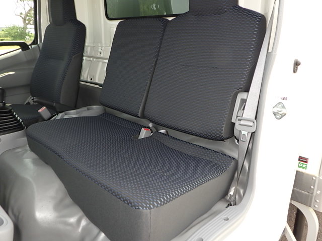 日野 令和6年式 冷凍バン 格納ゲート付き|中古トラックの販売・買取・査定のアイナビ