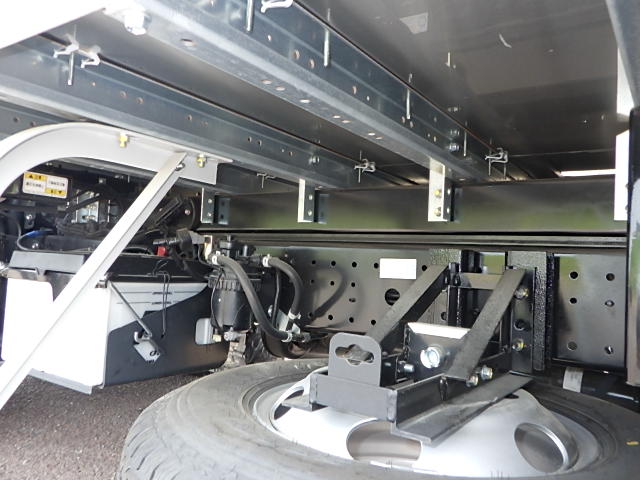 日野 令和6年式 冷凍バン 格納ゲート付き|中古トラックの販売・買取・査定のアイナビ