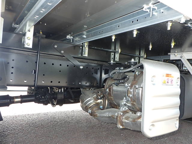 日野 令和6年式 冷凍バン 格納ゲート付き|中古トラックの販売・買取・査定のアイナビ