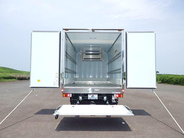 日野 令和6年式 冷凍バン 格納ゲート付き|中古トラックの販売・買取・査定のアイナビ