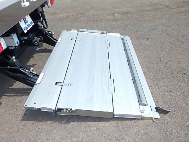 日野 令和6年式 冷凍バン 格納ゲート付き|中古トラックの販売・買取・査定のアイナビ