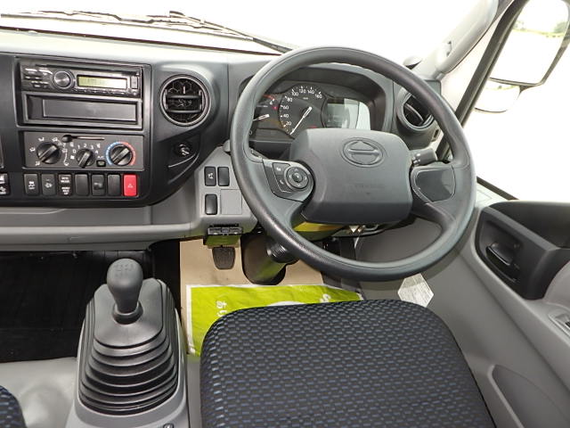 日野 令和6年式 冷凍バン 格納ゲート付き|中古トラックの販売・買取・査定のアイナビ