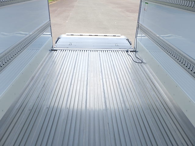 日野 令和6年式 冷凍バン 格納ゲート付き|中古トラックの販売・買取・査定のアイナビ