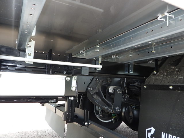 日野 令和6年式 冷凍バン 格納ゲート付き|中古トラックの販売・買取・査定のアイナビ