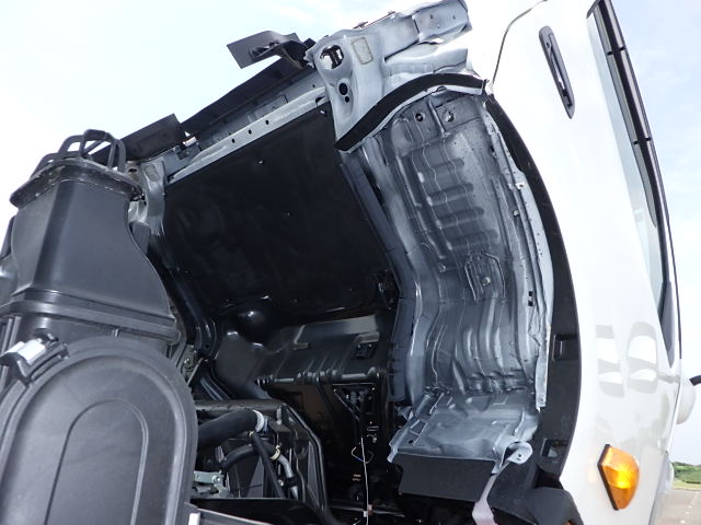 日野 令和6年式 冷凍バン 格納ゲート付き|中古トラックの販売・買取・査定のアイナビ