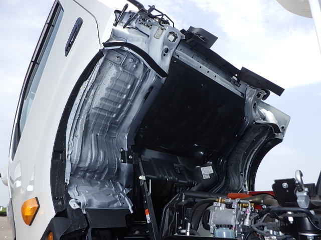 日野 令和6年式 冷凍バン 格納ゲート付き|中古トラックの販売・買取・査定のアイナビ