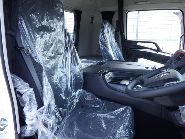 三菱2RG-FP84VDRSヘッド第5輪荷重:11.5t|中古トラックの販売・買取・査定のアイナビ