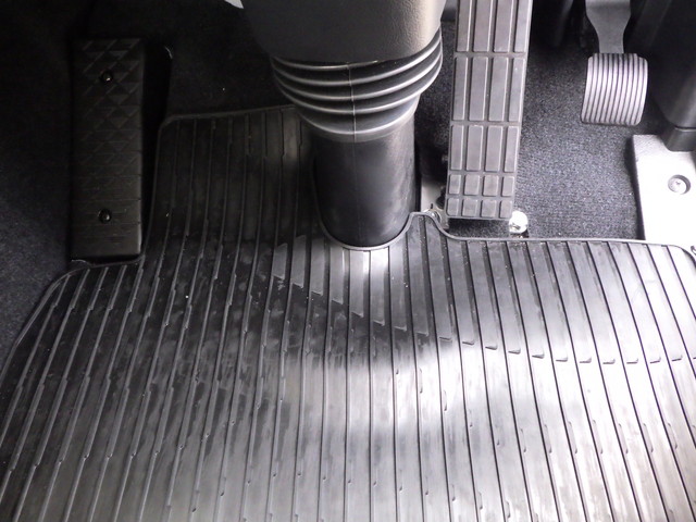 三菱2RG-FP84VDRSヘッド第5輪荷重:11.5t|中古トラックの販売・買取・査定のアイナビ