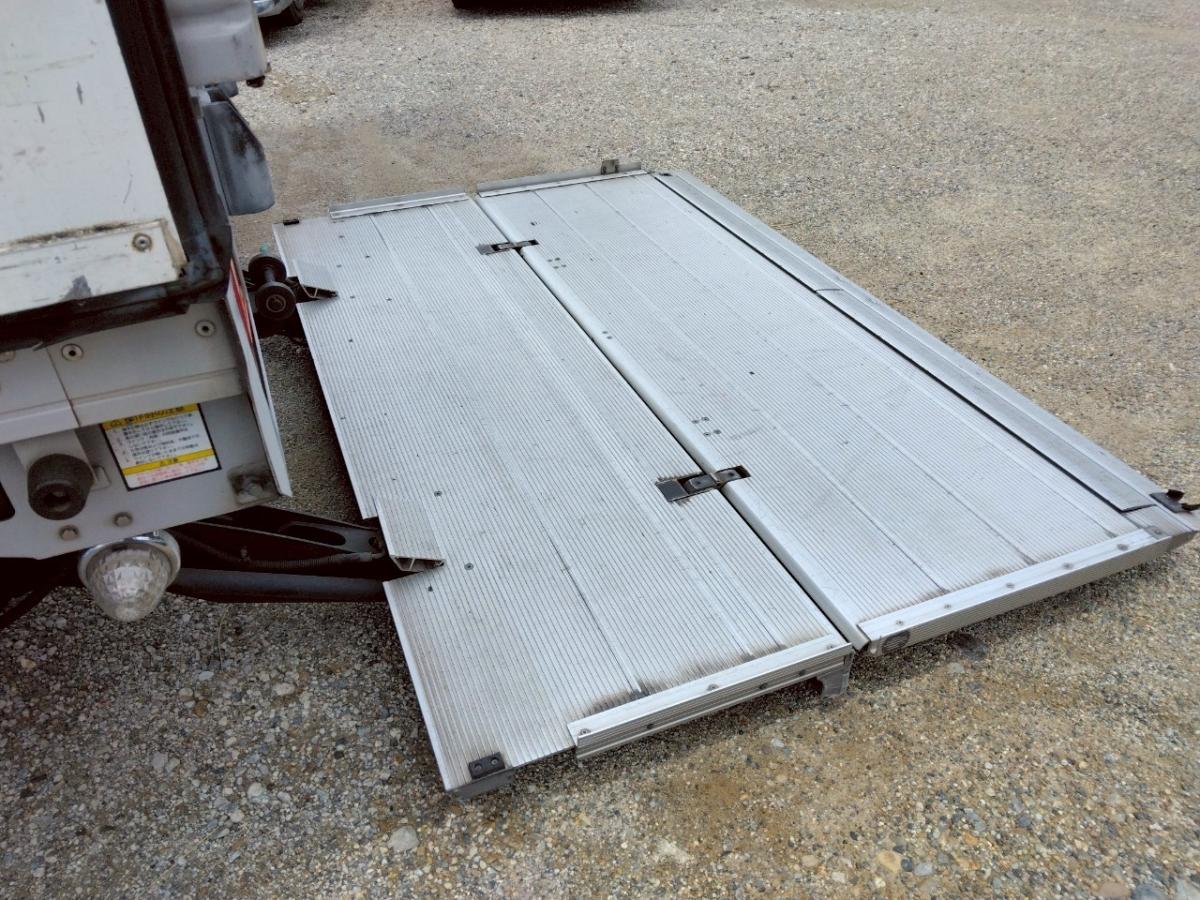 H30年 いすゞフォワード2.45tPG付アルミウィング|中古トラックの販売・買取・査定のアイナビ