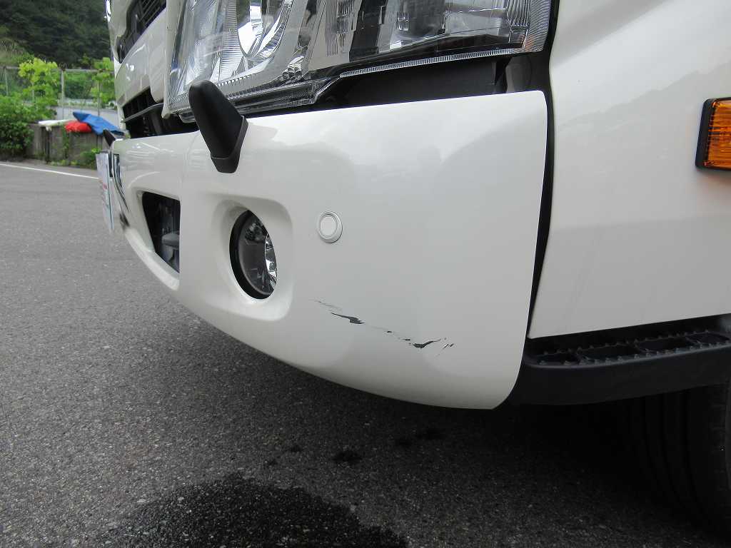 走行少ない 新明和 4WD 3.75KLローリ 2室 タンク書類あり|中古トラックの販売・買取・査定のアイナビ