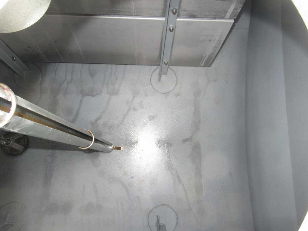 走行少ない 新明和 4WD 3.75KLローリ 2室 タンク書類あり|中古トラックの販売・買取・査定のアイナビ