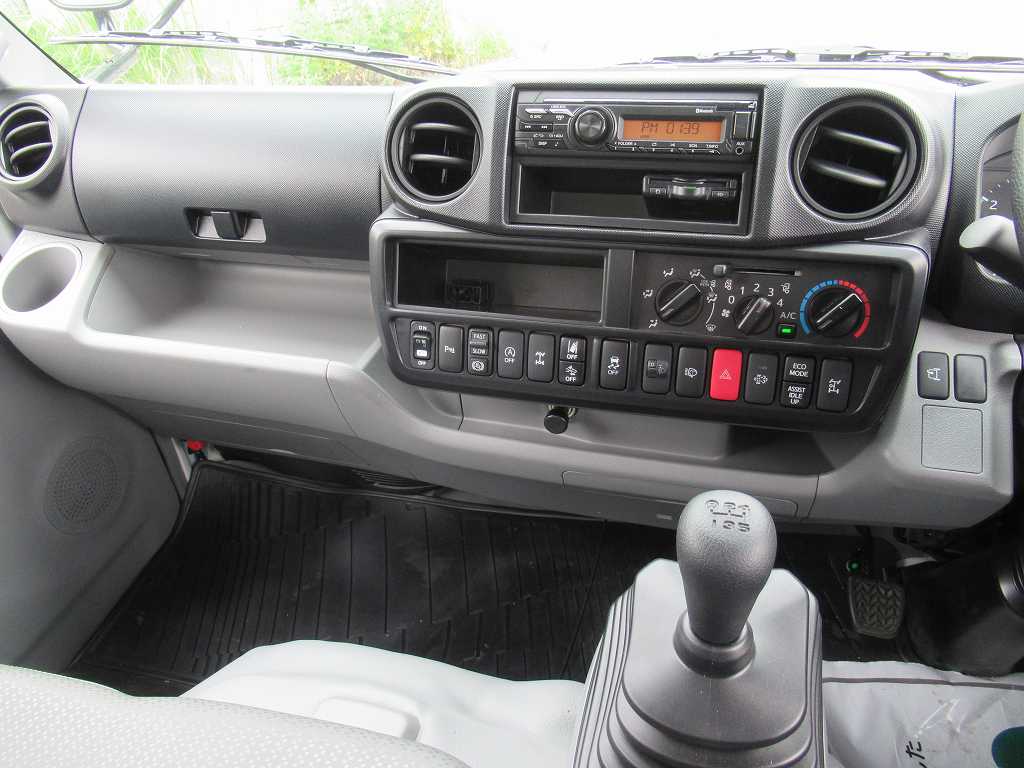 走行少ない 新明和 4WD 3.75KLローリ 2室 タンク書類あり|中古トラックの販売・買取・査定のアイナビ