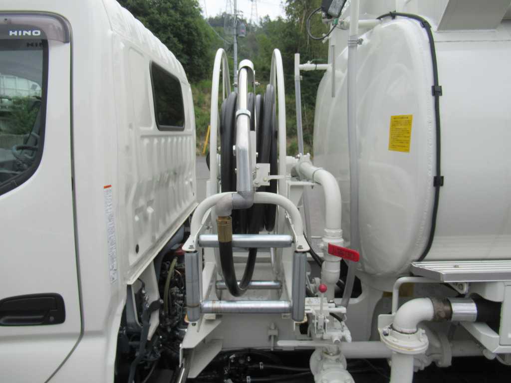 走行少ない 新明和 4WD 3.75KLローリ 2室 タンク書類あり|中古トラックの販売・買取・査定のアイナビ