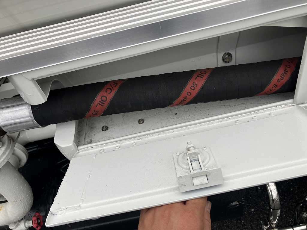 走行少ない 新明和 4WD 3.75KLローリ 2室 タンク書類あり|中古トラックの販売・買取・査定のアイナビ