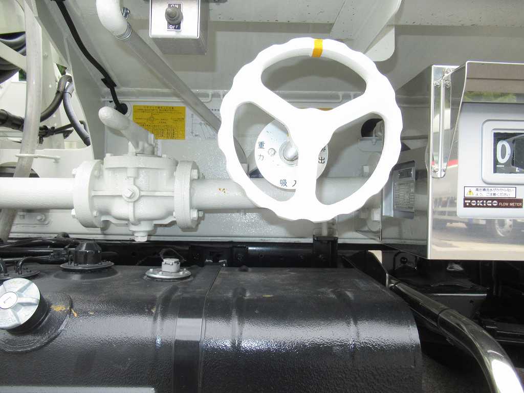 走行少ない 新明和 4WD 3.75KLローリ 2室 タンク書類あり|中古トラックの販売・買取・査定のアイナビ