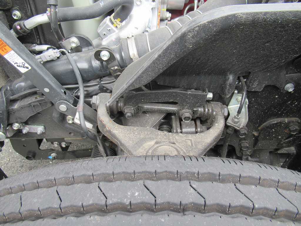 走行少ない 新明和 4WD 3.75KLローリ 2室 タンク書類あり|中古トラックの販売・買取・査定のアイナビ