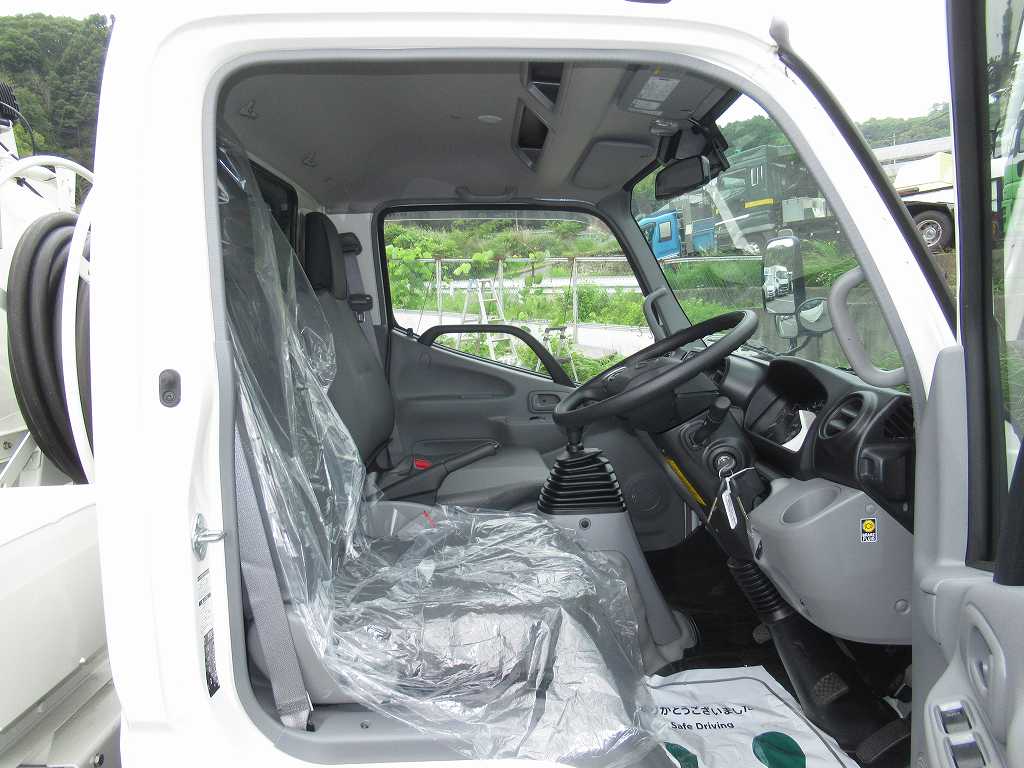 走行少ない 新明和 4WD 3.75KLローリ 2室 タンク書類あり|中古トラックの販売・買取・査定のアイナビ