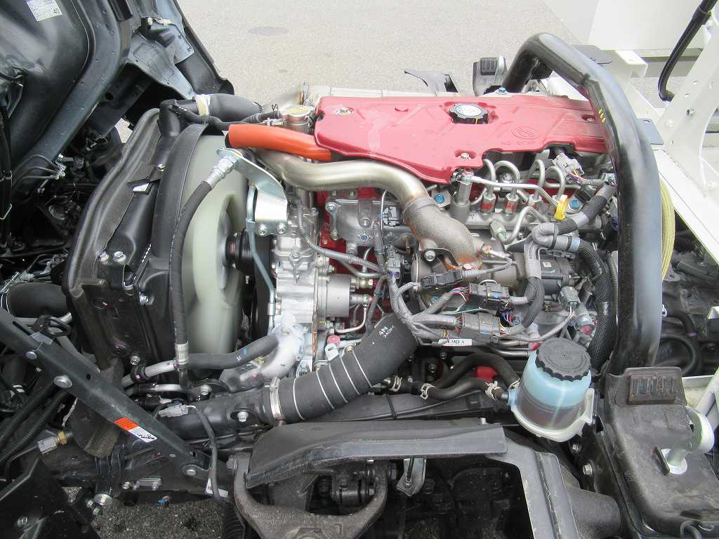 走行少ない 新明和 4WD 3.75KLローリ 2室 タンク書類あり|中古トラックの販売・買取・査定のアイナビ