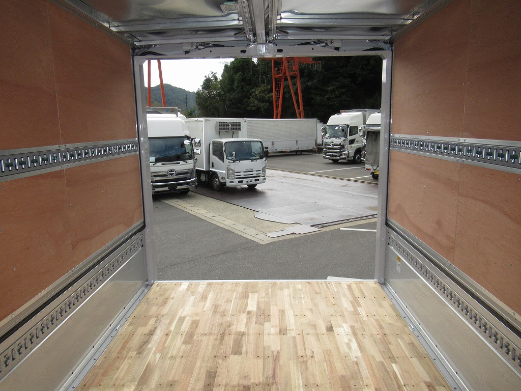 ファイター 240PS 6200 ワイド エアサス 6速 パブコ 未使用|中古トラックの販売・買取・査定のアイナビ