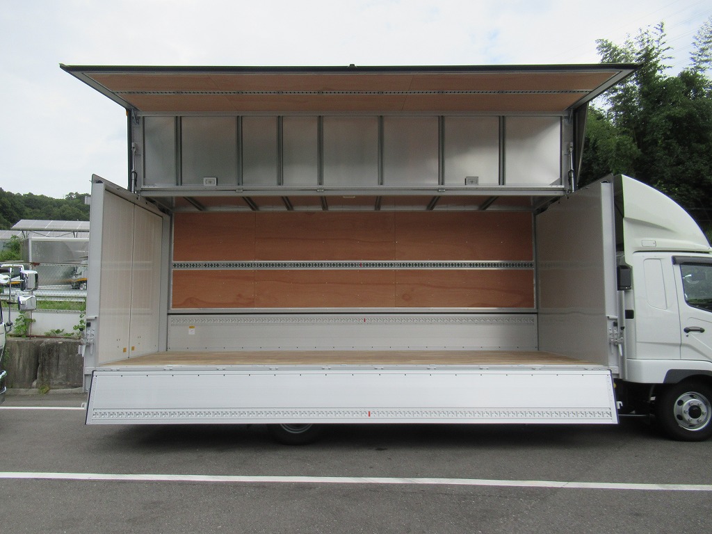 ファイター 240PS 6200 ワイド エアサス 6速 パブコ 未使用|中古トラックの販売・買取・査定のアイナビ