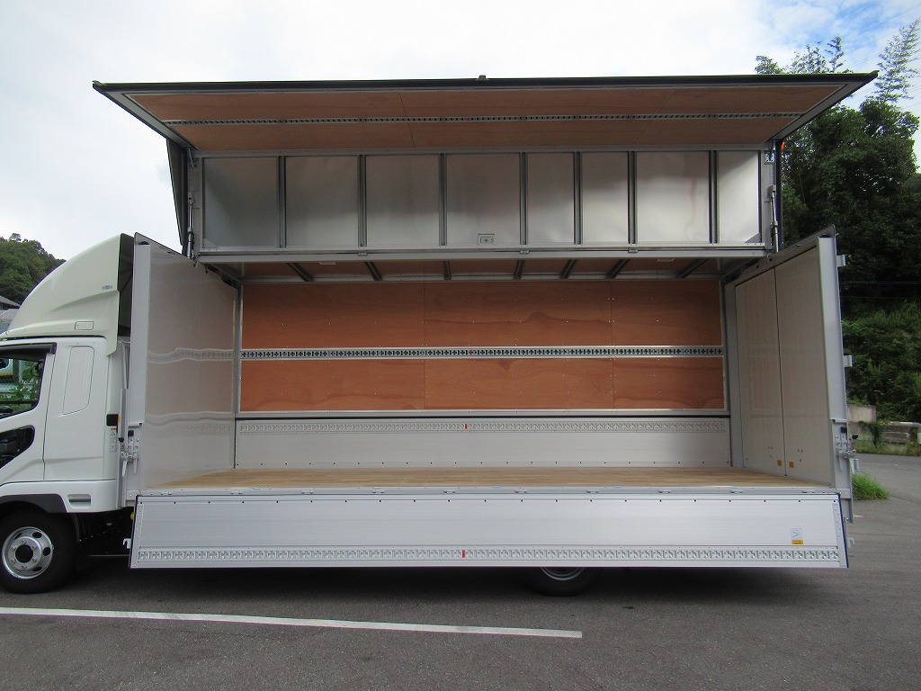 ファイター 240PS 6200 ワイド エアサス 6速 パブコ 未使用|中古トラックの販売・買取・査定のアイナビ