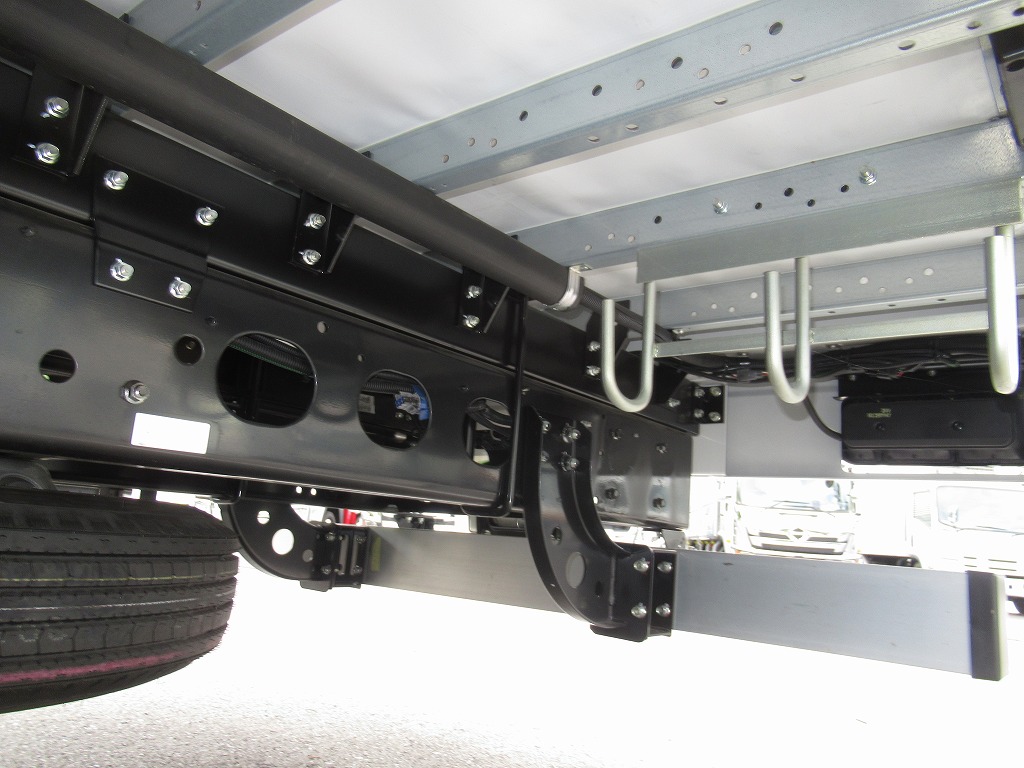 ファイター 240PS 6200 ワイド エアサス 6速 パブコ 未使用|中古トラックの販売・買取・査定のアイナビ