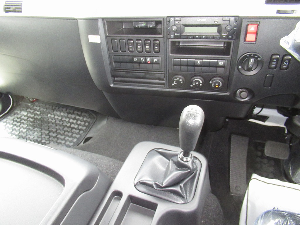 ファイター 240PS 6200 ワイド エアサス 6速 パブコ 未使用|中古トラックの販売・買取・査定のアイナビ