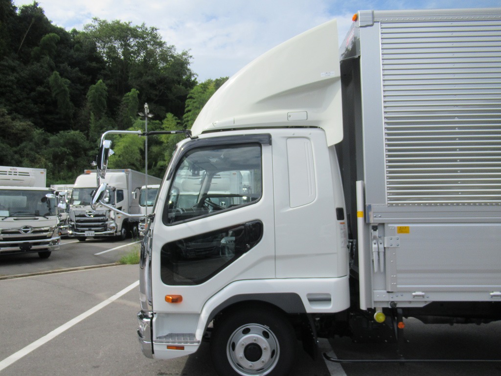 ファイター 240PS 6200 ワイド エアサス 6速 パブコ 未使用|中古トラックの販売・買取・査定のアイナビ