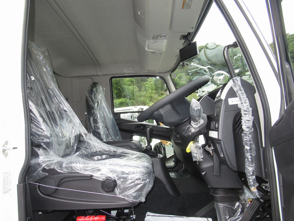 ファイター 240PS 6200 ワイド エアサス 6速 パブコ 未使用|中古トラックの販売・買取・査定のアイナビ