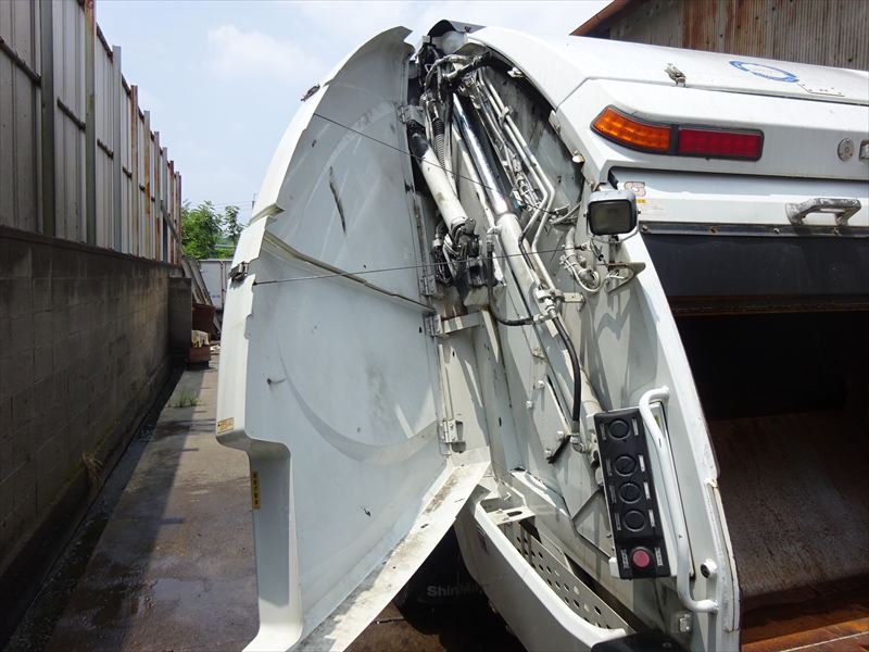 プレス 8.6㎥ 新明和|中古トラックの販売・買取・査定のアイナビ