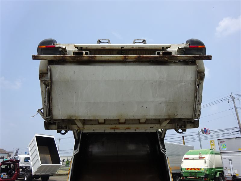 プレス 8.6㎥ 新明和|中古トラックの販売・買取・査定のアイナビ