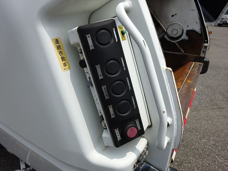 プレス 8.6㎥ 新明和|中古トラックの販売・買取・査定のアイナビ