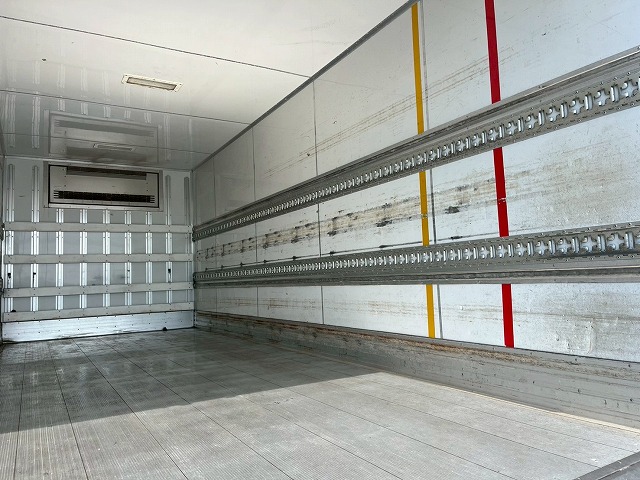 -30℃低温設定★格納式パワーゲート★左スライド扉★3.05トン|中古トラックの販売・買取・査定のアイナビ