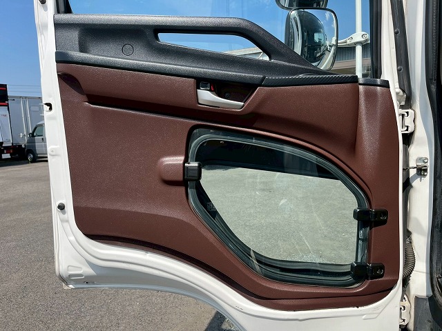 -30℃低温設定★格納式パワーゲート★左スライド扉★3.05トン|中古トラックの販売・買取・査定のアイナビ