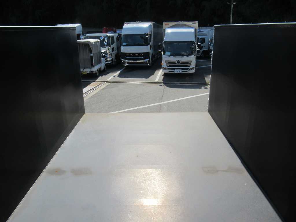 極東 25t 深ダンプ 29立米 ハイルーフ リアドア片開き 7速|中古トラックの販売・買取・査定のアイナビ