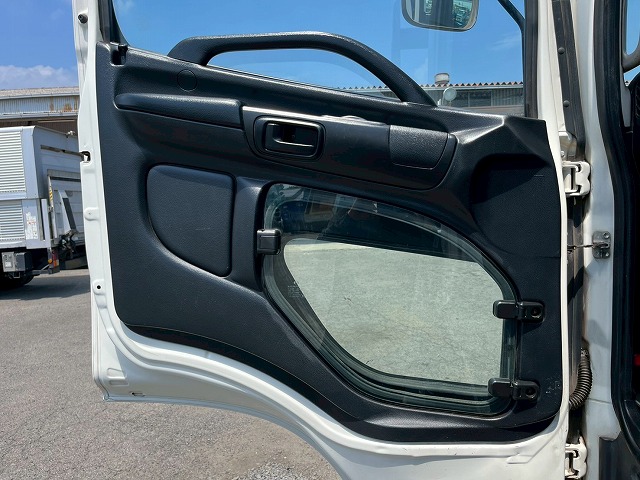 タダノ★4段ラジコン★2.7トン積載★5400ボディ×標準幅★6速MT|中古トラックの販売・買取・査定のアイナビ