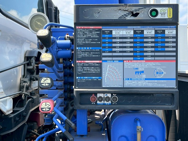 タダノ★4段ラジコン★2.7トン積載★5400ボディ×標準幅★6速MT|中古トラックの販売・買取・査定のアイナビ