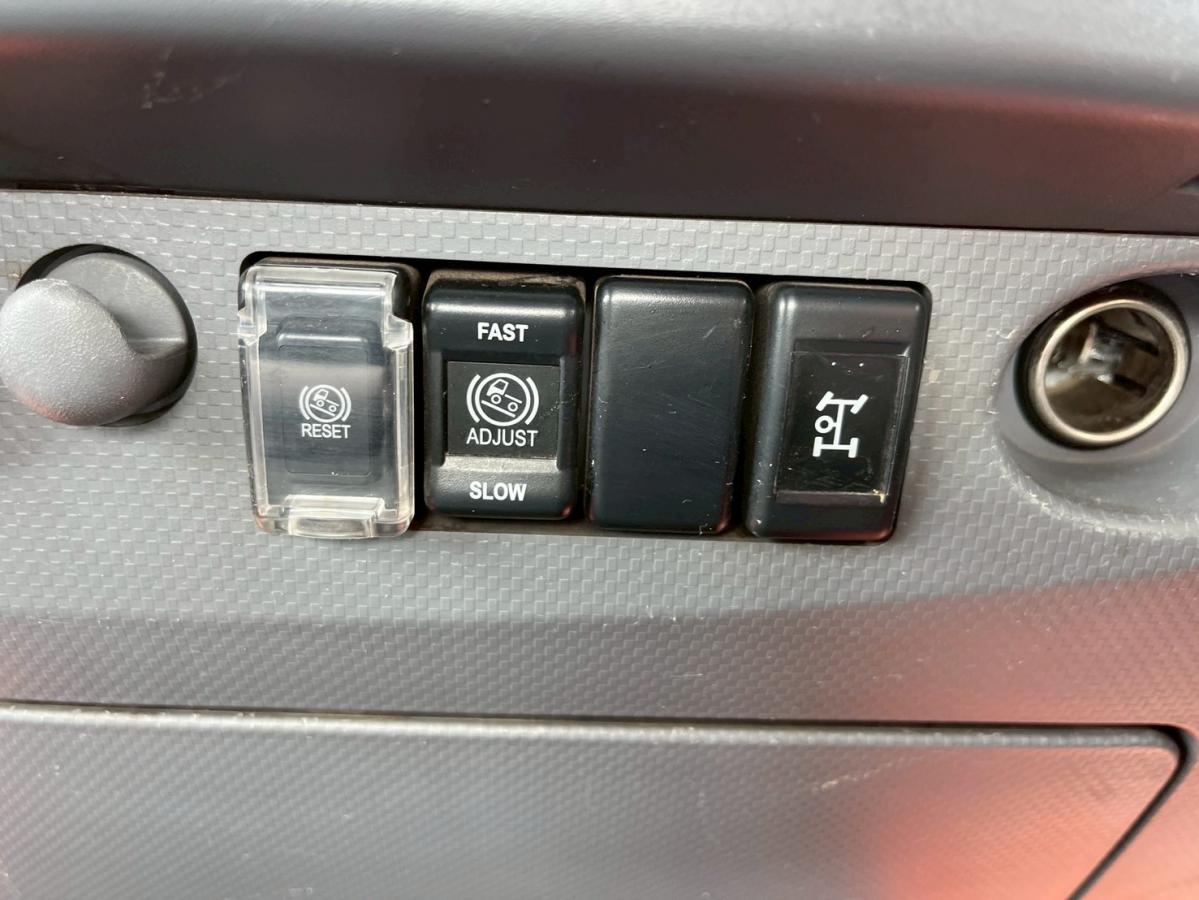 アルミブロック簡易クレーン古河ユニック3トン積載|中古トラックの販売・買取・査定のアイナビ