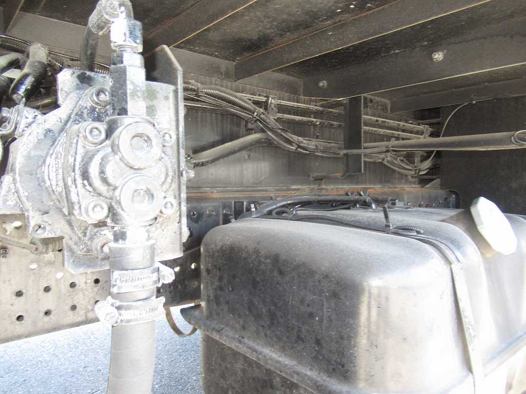 高所作業車 最大地上高32.2ⅿ 積載荷重250㎏ タダノAT-320TG|中古トラックの販売・買取・査定のアイナビ