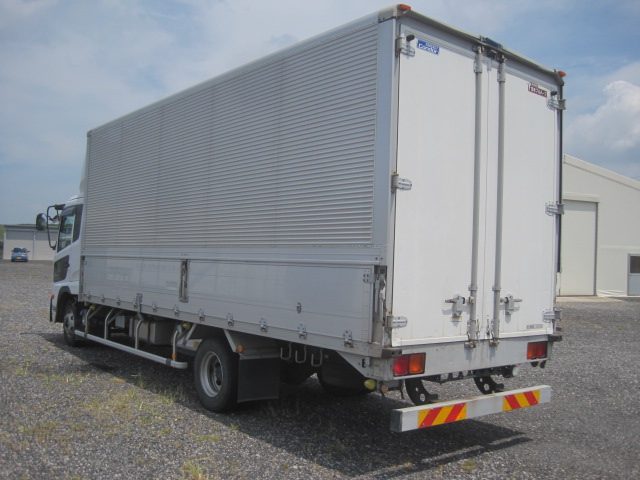 実走23万キロ台セミワイド227寝台付|中古トラックの販売・買取・査定のアイナビ