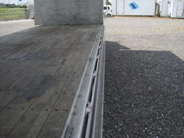 実走23万キロ台セミワイド227寝台付|中古トラックの販売・買取・査定のアイナビ