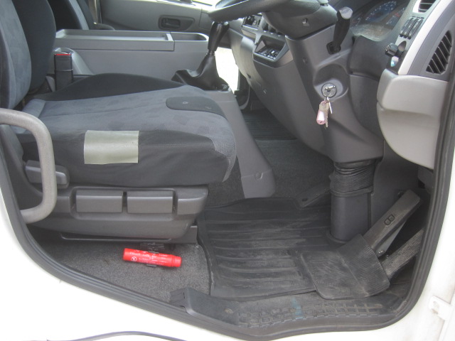 実走23万キロ台セミワイド227寝台付|中古トラックの販売・買取・査定のアイナビ