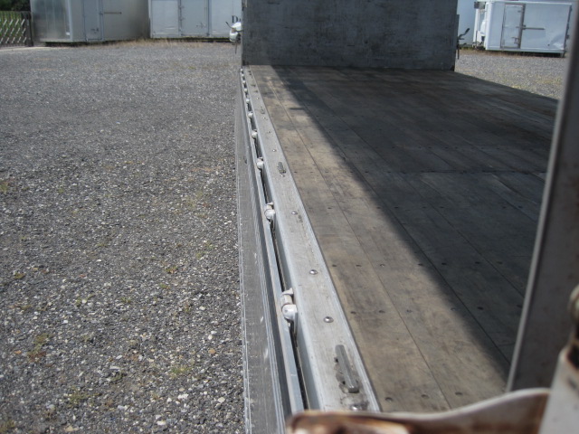 実走23万キロ台セミワイド227寝台付|中古トラックの販売・買取・査定のアイナビ