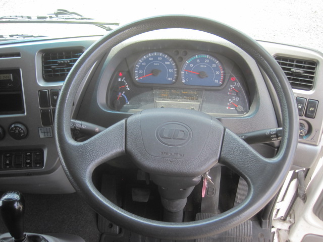 実走23万キロ台セミワイド227寝台付|中古トラックの販売・買取・査定のアイナビ