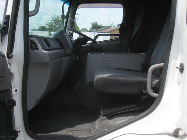 実走23万キロ台セミワイド227寝台付|中古トラックの販売・買取・査定のアイナビ